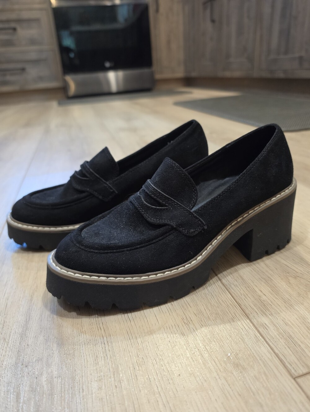 Dolce Vita Temecula Black Suede Platform Lug Sole Heeled Loafers Women’s Size 8